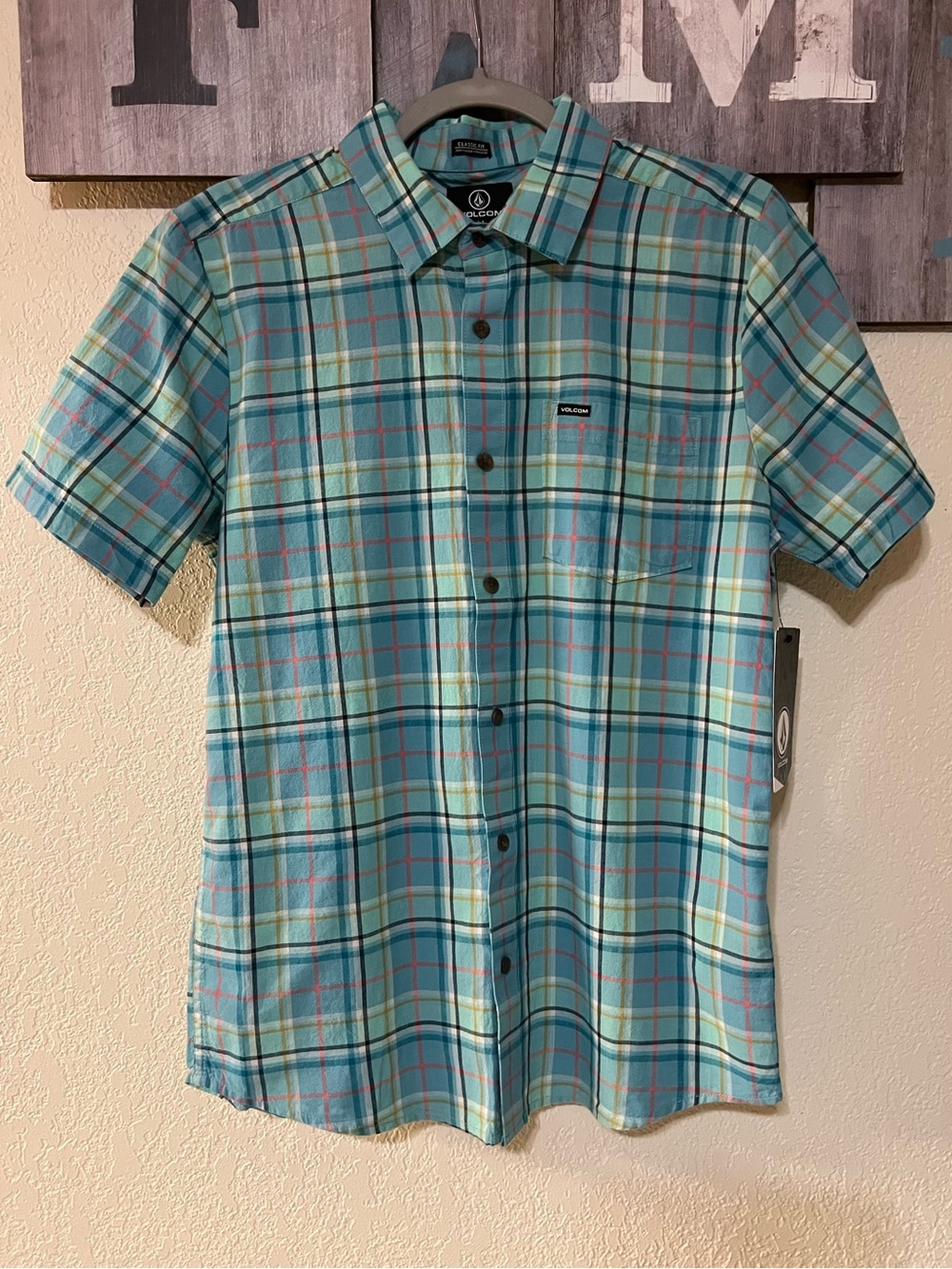 Men's Classic Fit Volcom Striped Collared Button Down Shirt, size S-P
